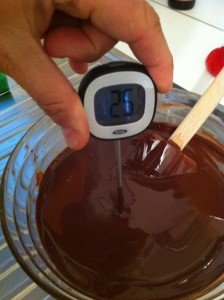 Uovo-di-cioccolato-Pasqua-temperaggio