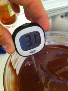 Uovo-di-cioccolato-Pasqua-temperaggio