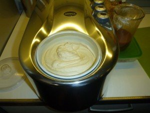 Gelato di noci macadamia mantecato