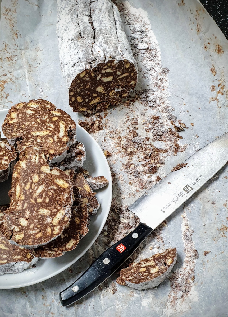 Salame di cioccolato: tre ingredienti, nessuna scusa